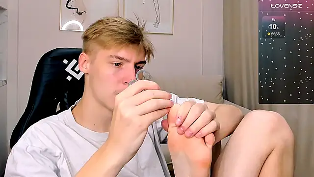 MrSexyCum4U online show from November 4, 1:23 pm