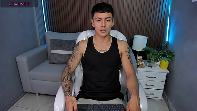 Leo santoro online show from November 28, 1:35 pm