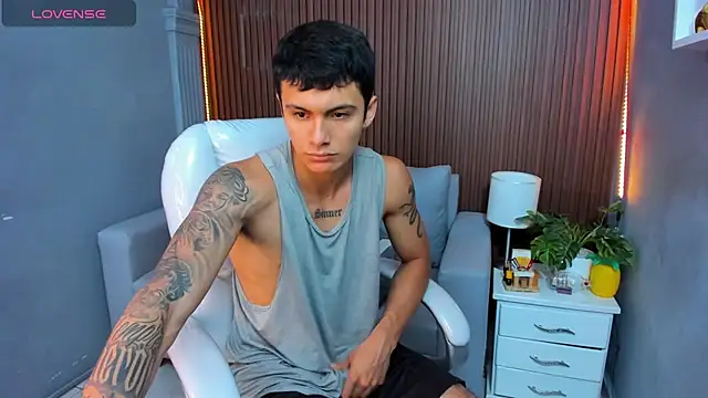 Leo santoro online show from November 17, 2:42 pm