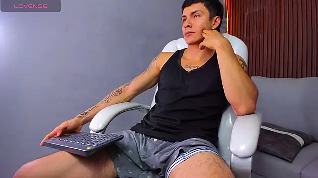 Leo santoro online show from December 14, 3:52 pm