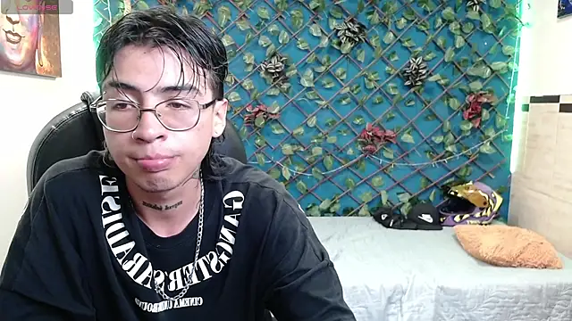 derekfly online show from October 1, 3:32 am