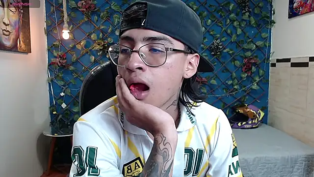 derekfly online show from October 4, 4:06 am