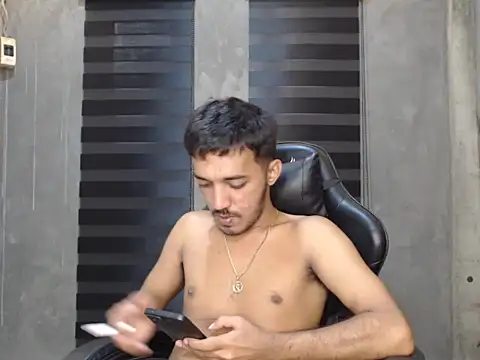 Snapshot of RowyCam chatting on September 13, 9:32 am RowyCam online show from September 13, 9:32 am