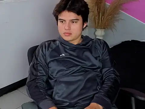 invincible200 online show from November 17, 2:20 pm