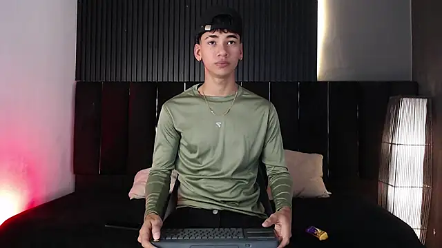 Dominic ghost online show from November 8, 8:34 pm