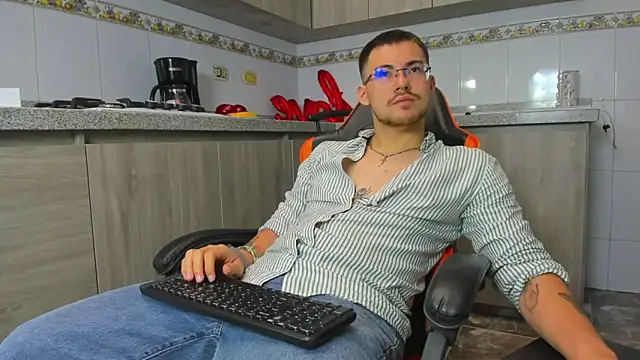 BrunoWalkerr online show from September 19, 1:11 pm