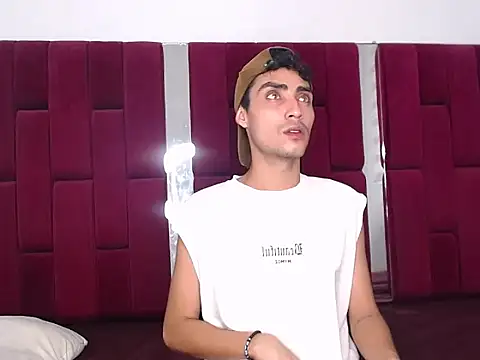 Snapshot of Valentin_Rizzi chatting on October 4, 5:56 am Valentin Rizzi online show from October 4, 5:56 am