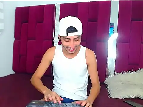 Snapshot of Valentin_Rizzi chatting on October 9, 2:00 pm Valentin Rizzi online show from October 9, 2:00 pm