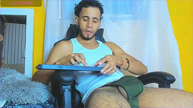 Alex bigcock11  online show from February 19, 7:54 pm