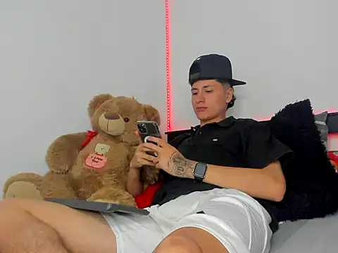 Snapshot of Mateo_Escobar chatting on October 20, 11:52 pm Mateo Escobar online show from October 20, 11:52 pm