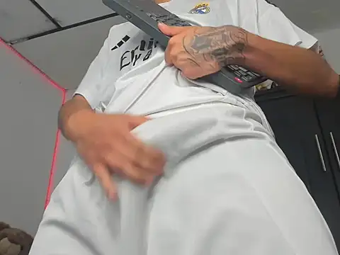 Snapshot of Mateo_Escobar chatting on November 1, 2:37 am Mateo Escobar online show from November 1, 2:37 am