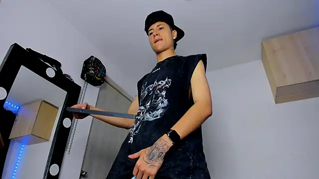 Snapshot of Mateo_Escobar chatting on September 23, 12:21 am Mateo Escobar online show from September 23, 12:21 am