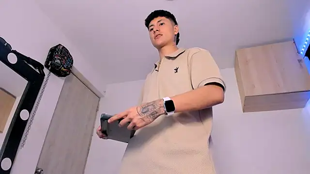 Snapshot of Mateo_Escobar chatting on September 15, 8:32 pm Mateo Escobar online show from September 15, 8:32 pm