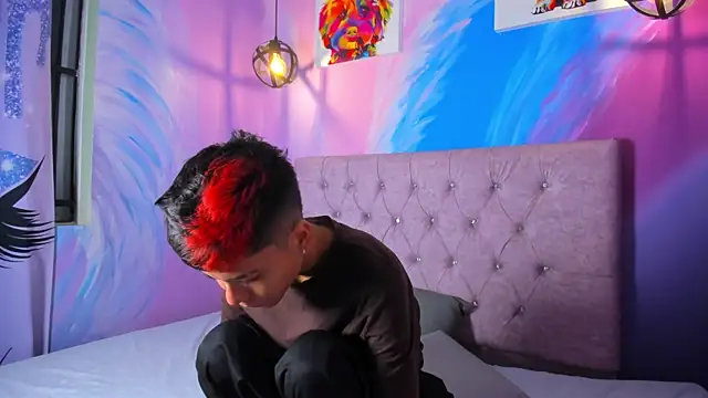 MaxiWildd online show from October 13, 1:06 pm