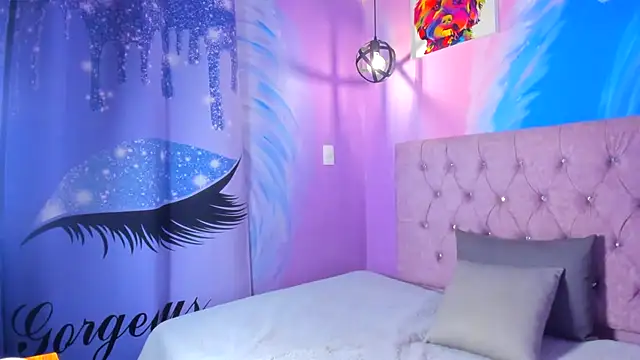 MaxiWildd online show from November 20, 1:43 pm