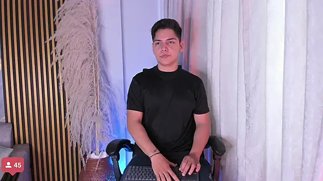 Asta Black online show from November 5, 8:55 pm