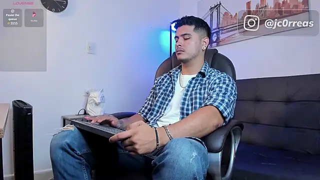  Juanes online show from January 5, 9:40 pm