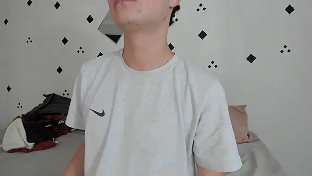 crushnier1 online show from October 14, 5:42 pm