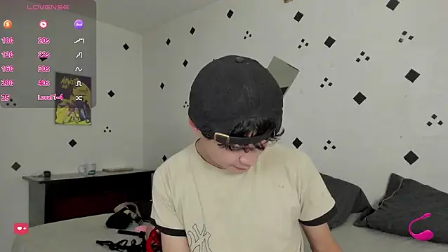 crushnier1 online show from November 5, 5:59 pm