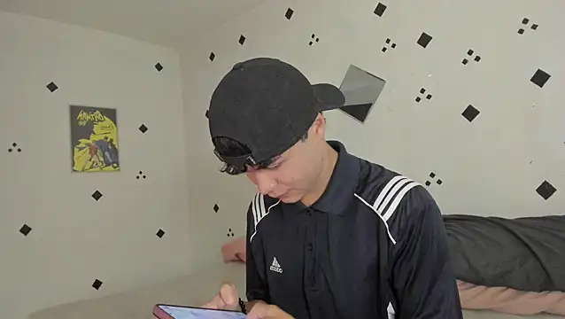 crushnier1 online show from October 15, 6:15 pm