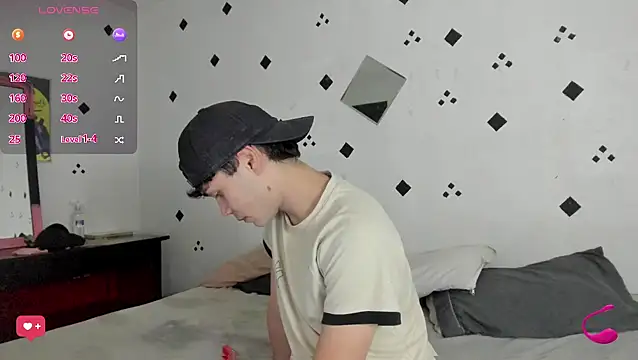 crushnier1 online show from November 13, 5:50 pm