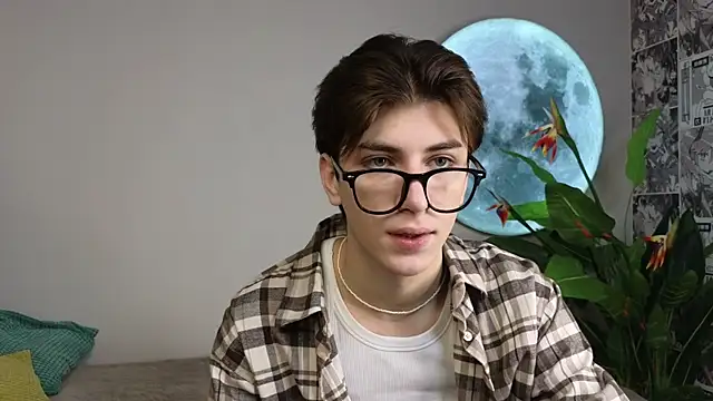 Oliver Starboy online show from October 2, 5:44 am