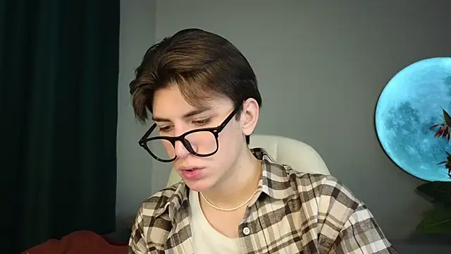 Oliver Starboy online show from September 25, 6:23 am