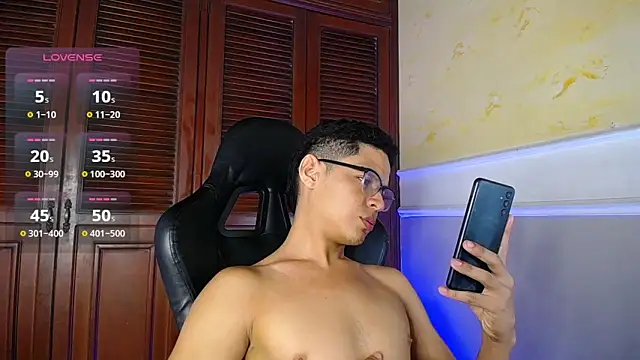 Snapshot of edy_play chatting on October 3, 5:23 am edy play online show from October 3, 5:23 am
