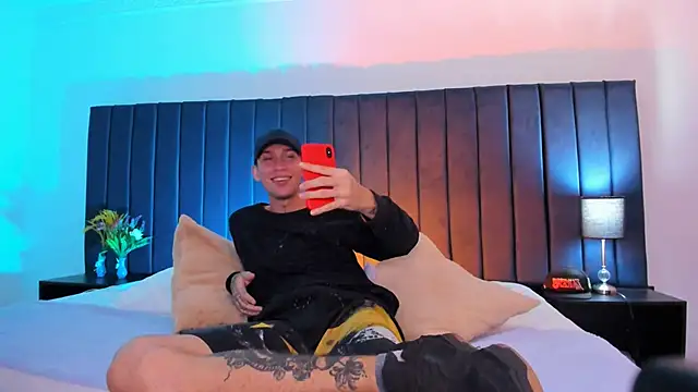 dominik thompson777 online show from October 8, 4:28 am