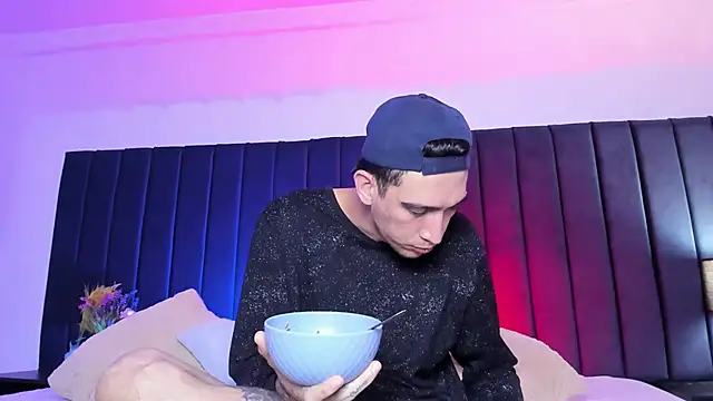 dominik thompson777 online show from October 12, 9:14 am