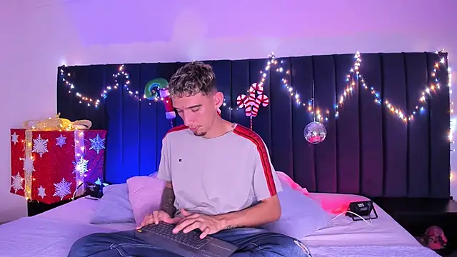 dominik thompson777 online show from November 22, 5:18 am