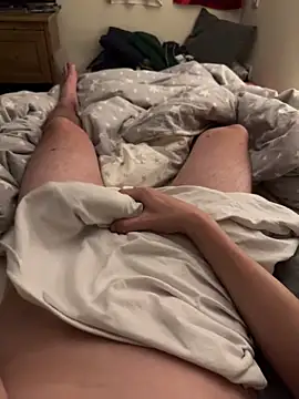 Snapshot of Hansonbloux chatting on October 28, 1:19 am Hansonbloux online show from October 28, 1:19 am