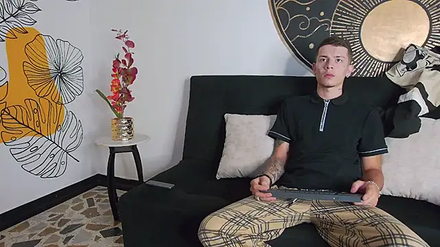 Snapshot of Ryan_Miller chatting on September 30, 8:12 pm Ryan Miller online show from September 30, 8:12 pm