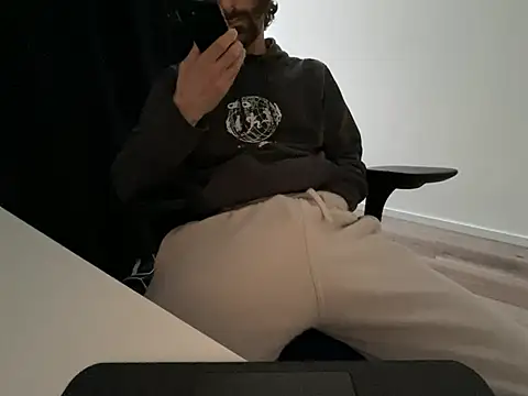 Frankieyyy1 online show from April 21, 6:36 pm