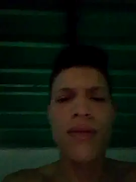 Snapshot of elinnki chatting on October 6, 3:27 pm elinnki online show from October 6, 3:27 pm