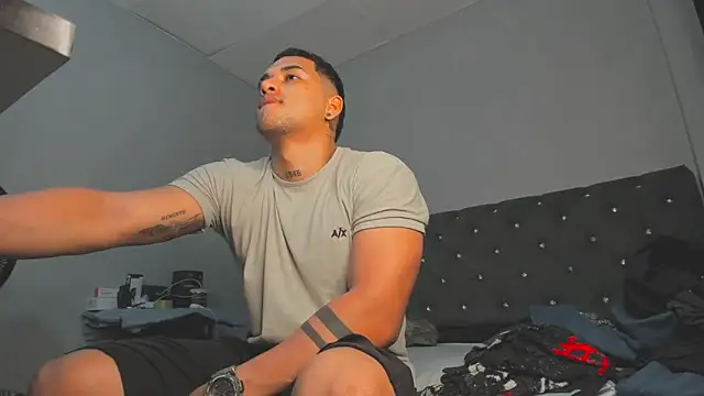 evan hardy online show from October 25, 10:11 pm