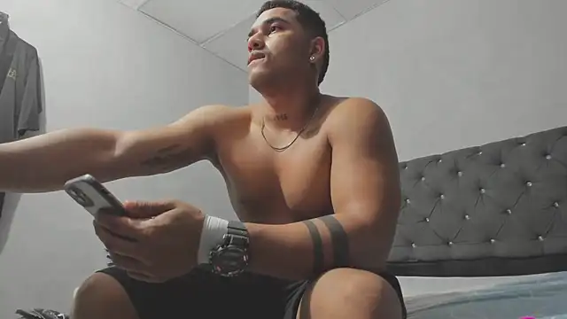 evan hardy online show from October 14, 2:18 am