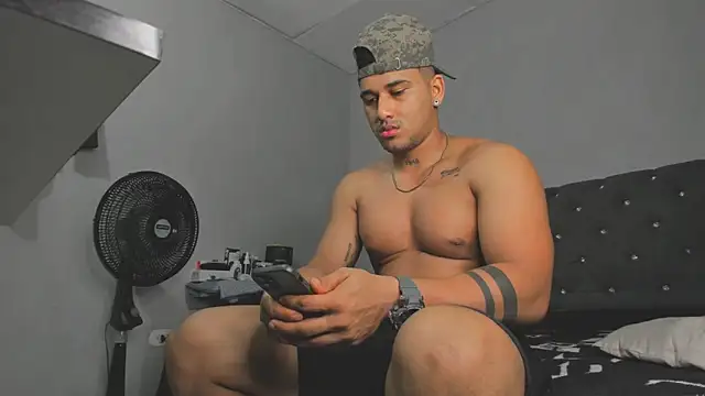 evan hardy online show from October 27, 10:34 pm