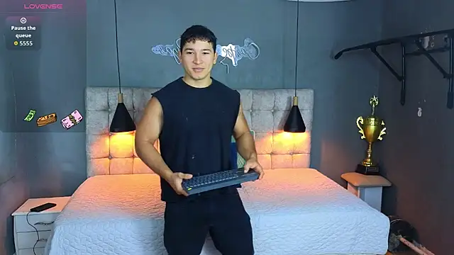 Snapshot of Horny_nick18 chatting on September 22, 12:48 pm Horny nick18 online show from September 22, 12:48 pm