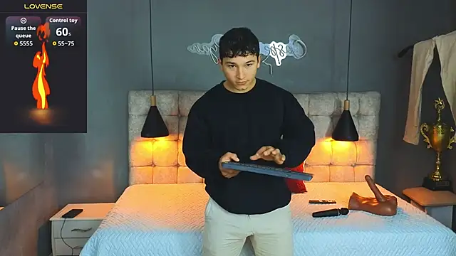 Snapshot of Horny_nick18 chatting on October 6, 1:16 pm Horny nick18 online show from October 6, 1:16 pm