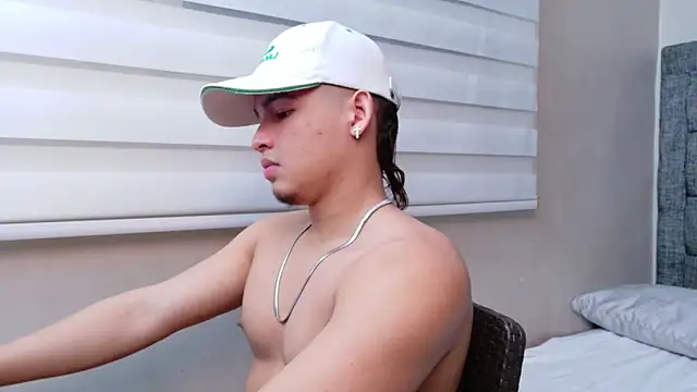 Riky Strong online show from November 18, 3:21 am