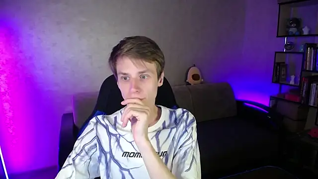 yes cute boy  online show from October 20, 11:19 pm