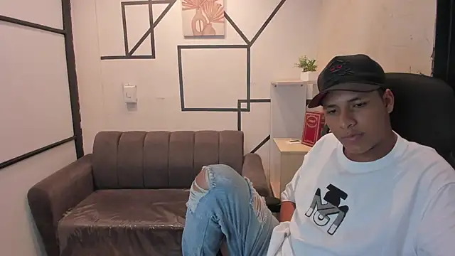 Snapshot of IsaacBlack_ chatting on September 28, 5:16 am IsaacBlack online show from September 28, 5:16 am