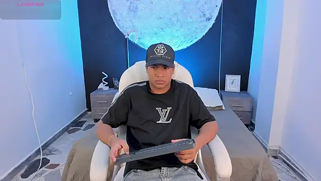 Snapshot of IsaacBlack_ chatting on September 24, 4:56 am IsaacBlack online show from September 24, 4:56 am