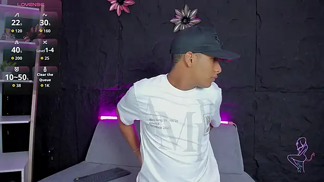 Snapshot of IsaacBlack_ chatting on September 26, 5:05 am IsaacBlack online show from September 26, 5:05 am