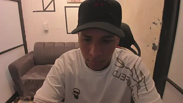 Snapshot of IsaacBlack_ chatting on September 23, 4:45 am IsaacBlack online show from September 23, 4:45 am