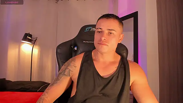 connorsmiith online show from July 5, 4:19 am