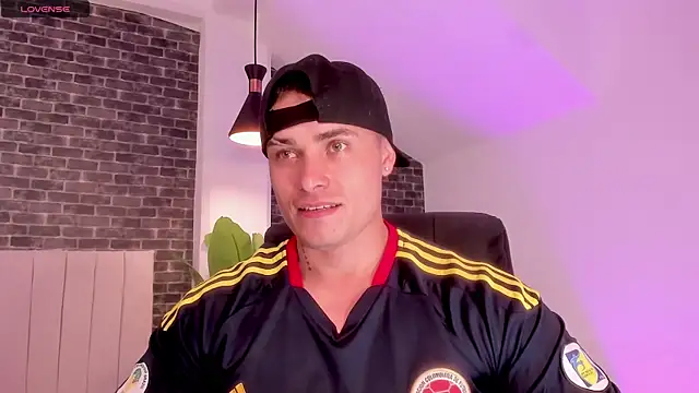 connorsmiith online show from April 2, 12:41 am