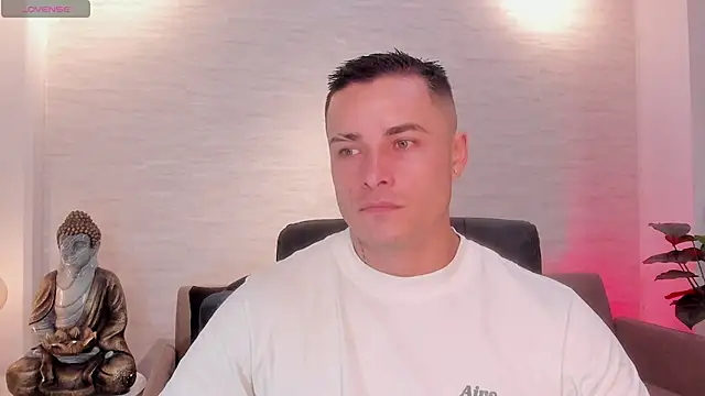 connorsmiith online show from April 10, 10:39 pm