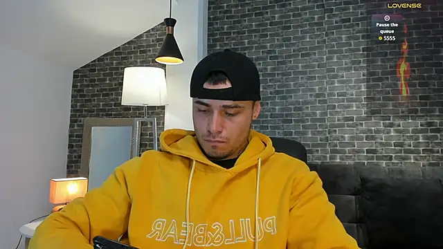 connorsmiith online show from October 14, 12:12 pm